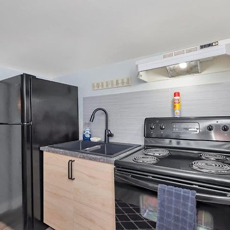 Quaint 1 Bedroom Lower Suite In Victoria, Bc Kültér fotó