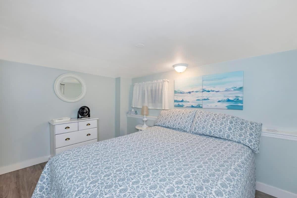 Quaint 1 Bedroom Lower Suite In Victoria, Bc Kültér fotó
