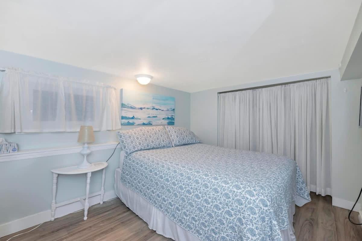 Quaint 1 Bedroom Lower Suite In Victoria, Bc Kültér fotó