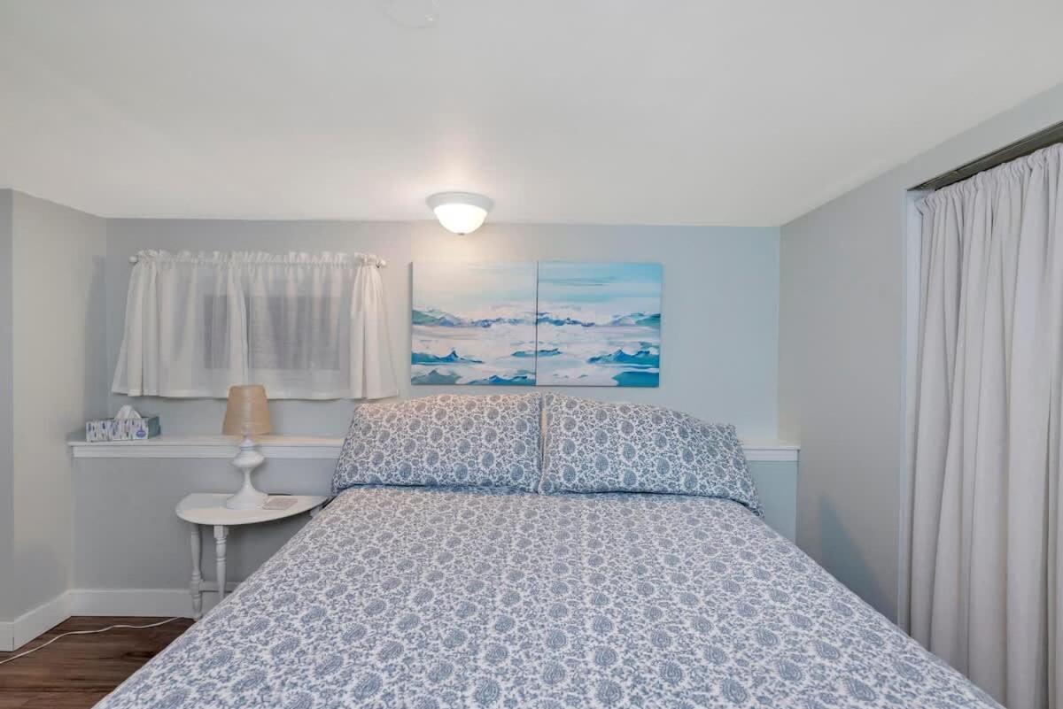 Quaint 1 Bedroom Lower Suite In Victoria, Bc Kültér fotó
