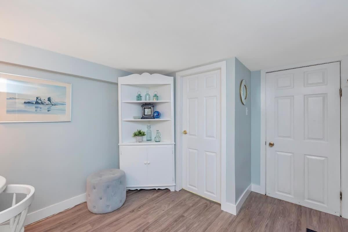 Quaint 1 Bedroom Lower Suite In Victoria, Bc Kültér fotó