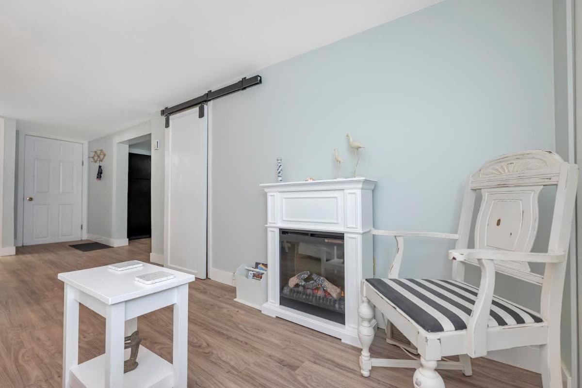 Quaint 1 Bedroom Lower Suite In Victoria, Bc Kültér fotó