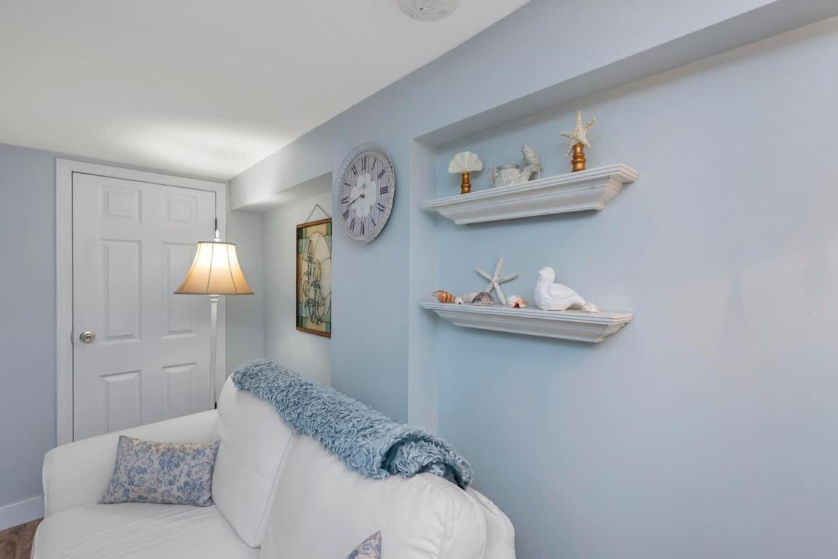 Quaint 1 Bedroom Lower Suite In Victoria, Bc Kültér fotó